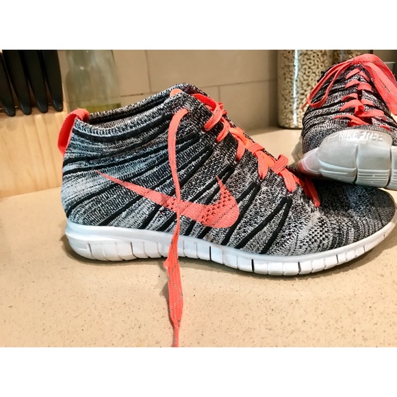 nike flyknit chukka women